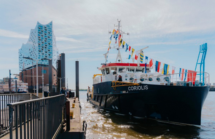 Schiff mit Elphi